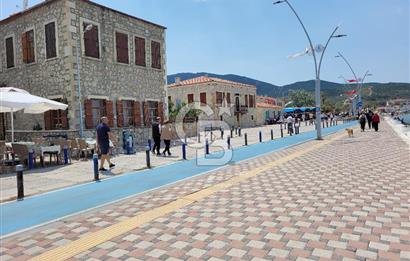 Yenifoça Merkezde Satılık Villa
