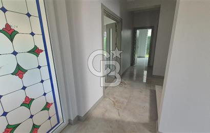 SAPANCA KURTKÖY'DE 400 M2 BAHÇELİ, OTOPARKLI SATILIK 4+1 VİLLA