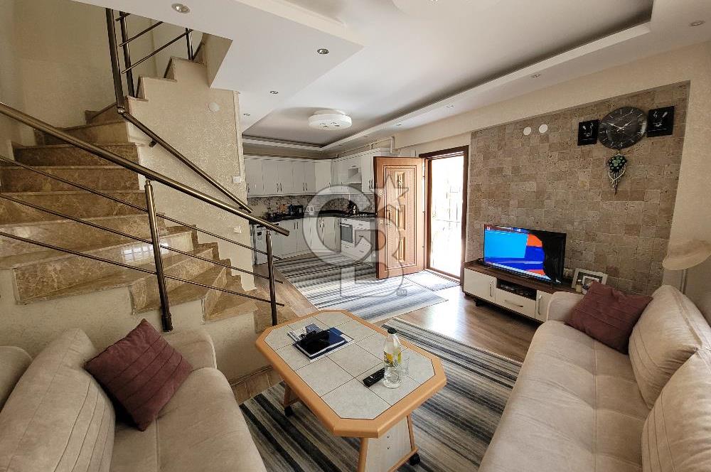 Yenifoça Merkezde Satılık Villa