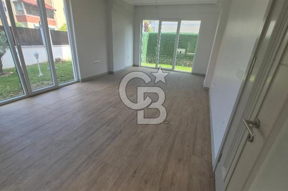 SAPANCA KURTKÖY'DE 400 M2 BAHÇELİ, OTOPARKLI SATILIK 4+1 VİLLA