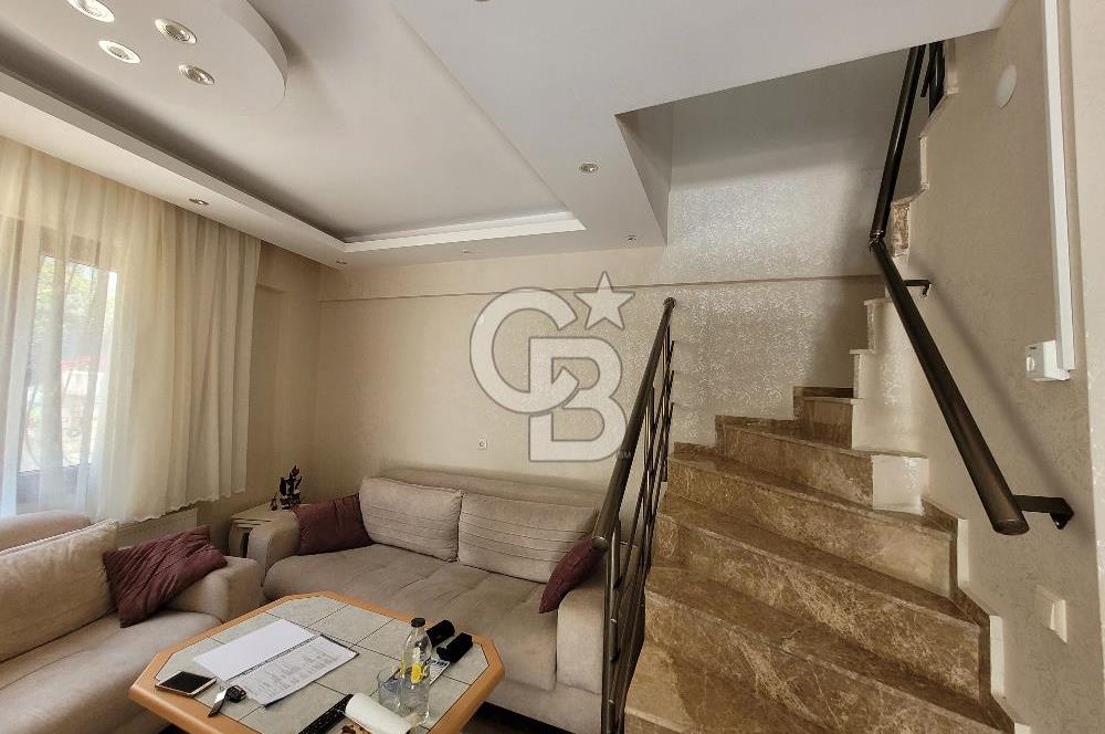 Yenifoça Merkezde Satılık Villa