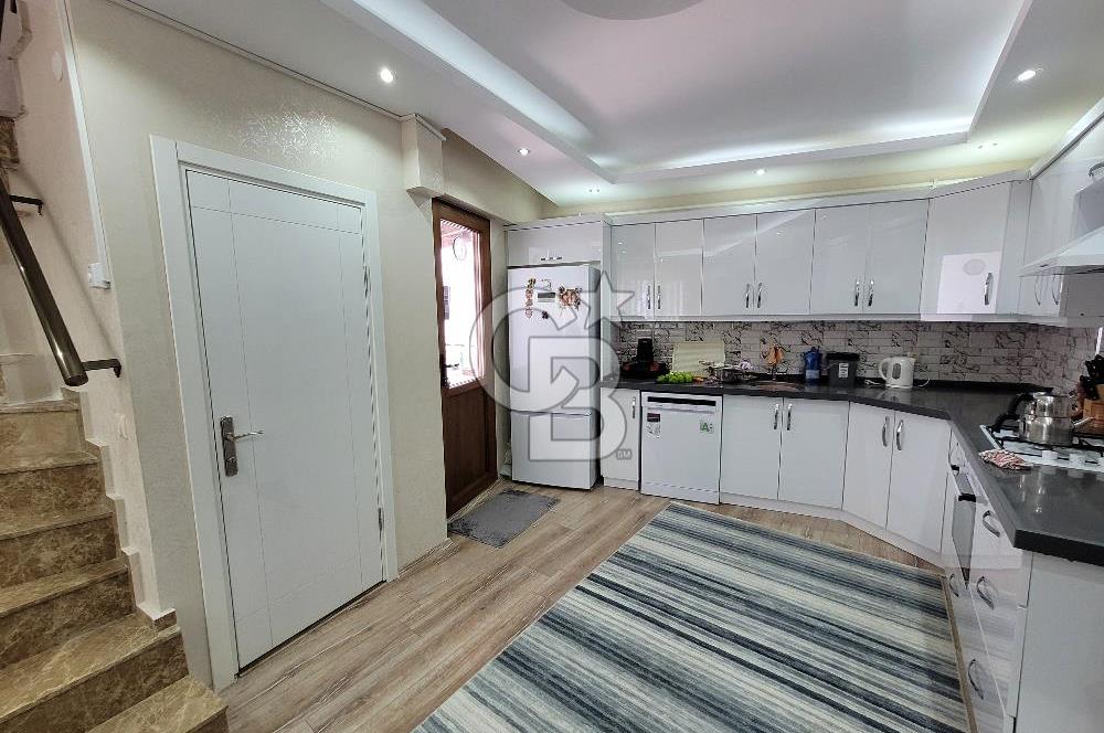Yenifoça Merkezde Satılık Villa