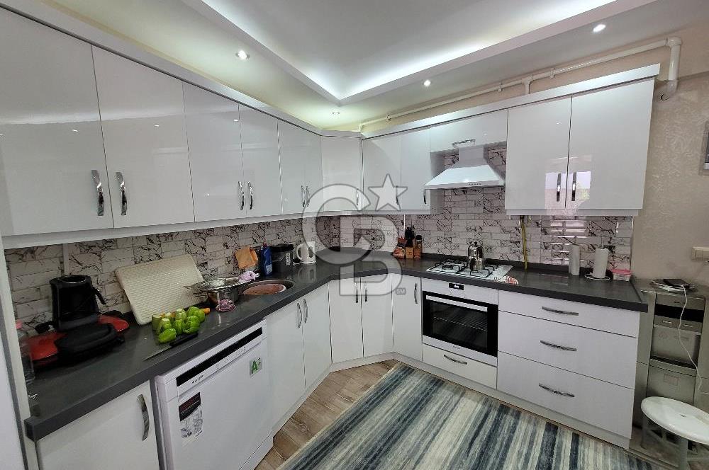 Yenifoça Merkezde Satılık Villa