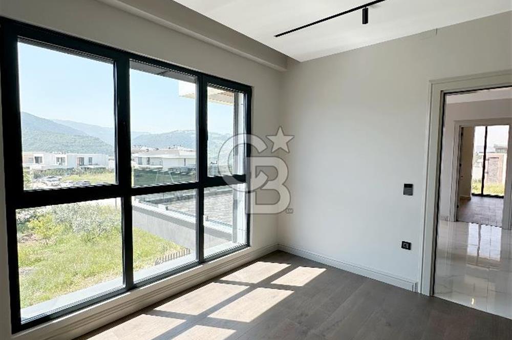 BURSA GÜMÜŞTEPE'DE MODERN MİMARİLİ 6+2 ULTRA LÜKS VİLLA