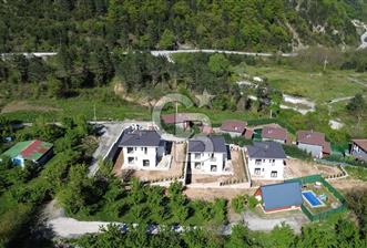 Kuş Sesleriyle Uyanın: Sapancada Orman İçinde 5+1 Doğa Villa