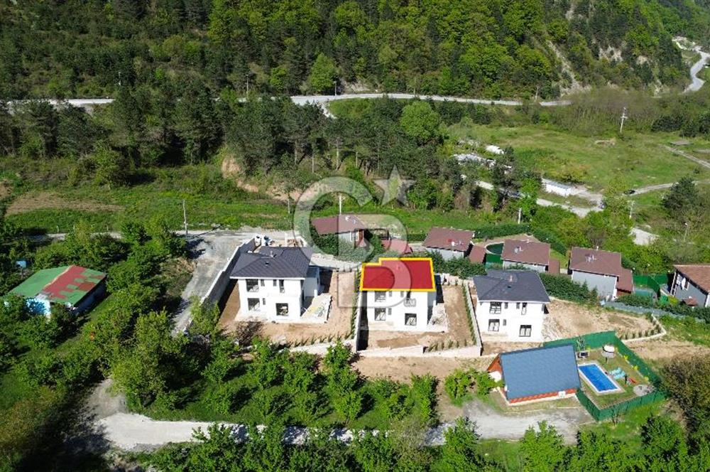 Kuş Sesleriyle Uyanın: Sapancada Orman İçinde 5+1 Doğa Villa