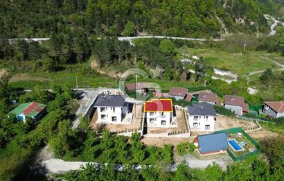 Kuş Sesleriyle Uyanın: Sapancada Orman İçinde 5+1 Doğa Villa