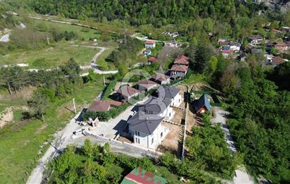 Kuş Sesleriyle Uyanın: Sapancada Orman İçinde 5+1 Doğa Villa