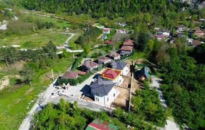Kuş Sesleriyle Uyanın: Sapancada Orman İçinde 5+1 Doğa Villa