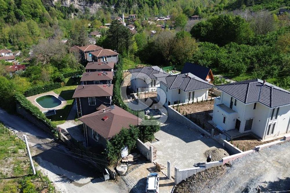 Kuş Sesleriyle Uyanın: Sapancada Orman İçinde 5+1 Doğa Villa
