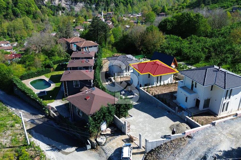 Kuş Sesleriyle Uyanın: Sapancada Orman İçinde 5+1 Doğa Villa