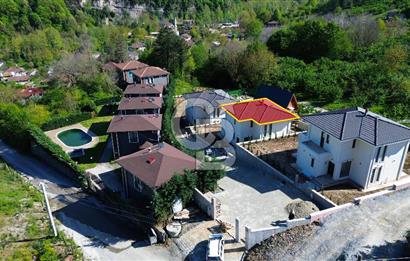 Kuş Sesleriyle Uyanın: Sapancada Orman İçinde 5+1 Doğa Villa