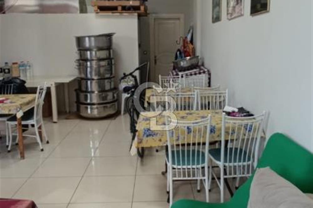 İzmir Karşıyaka'da Cadde Üzeri Satılık İşyeri