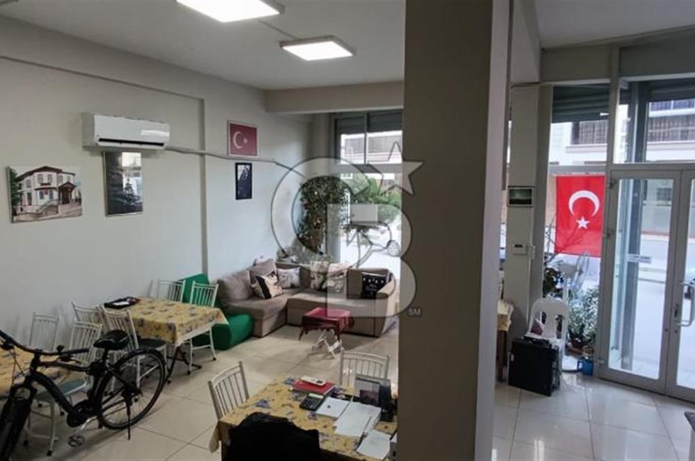 İzmir Karşıyaka'da Cadde Üzeri Satılık İşyeri