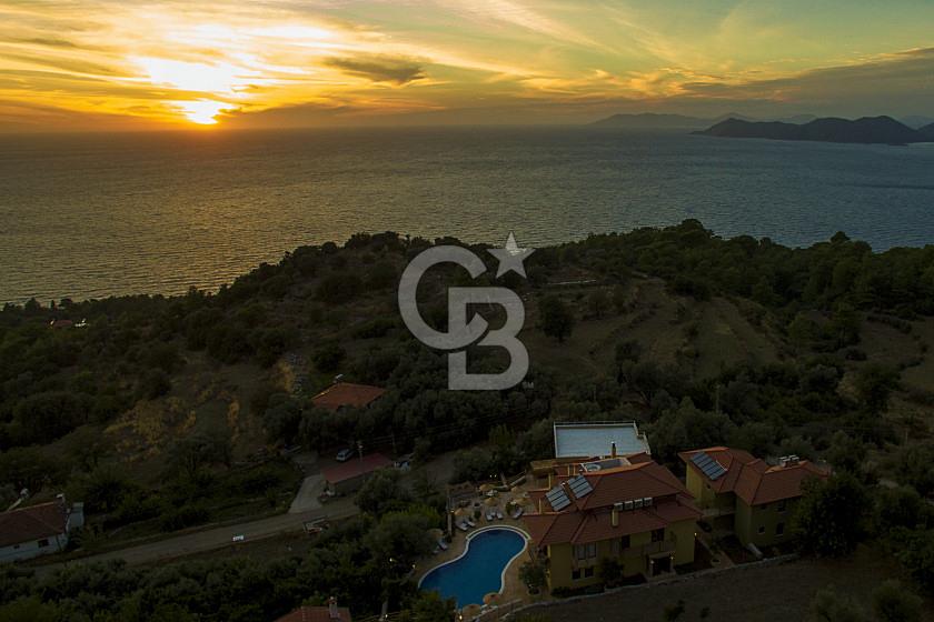 Fethiye Faralya’da Satılık Yüksek Gelir Getiren Doğanın İçinde Yatırımlık Butik Otel 