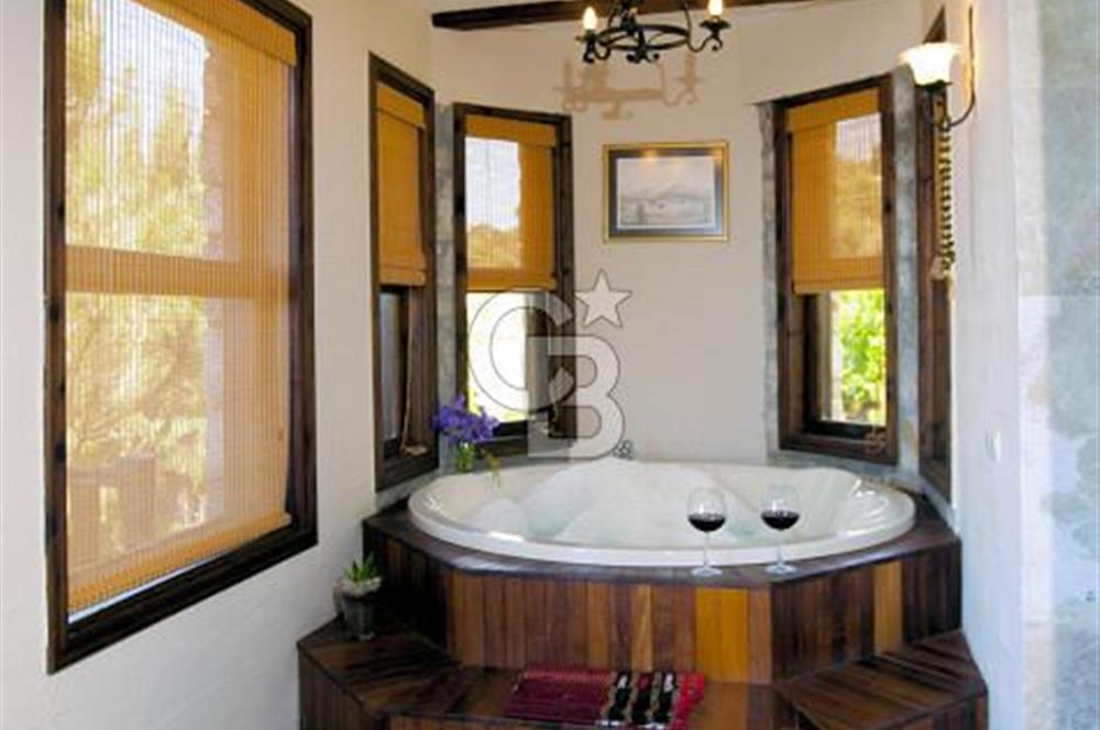 Fethiye Faralya’da Satılık Yüksek Gelir Getiren Doğanın İçinde Yatırımlık Butik Otel 