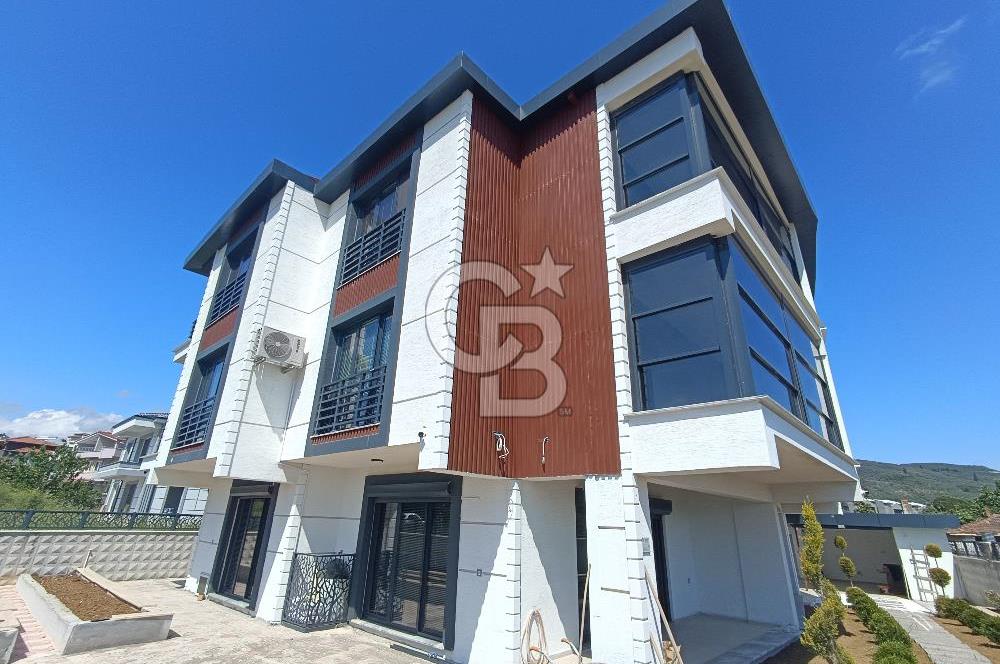 UMURBEY'DE HAVUZLU İKİZ TRİPLEKS 