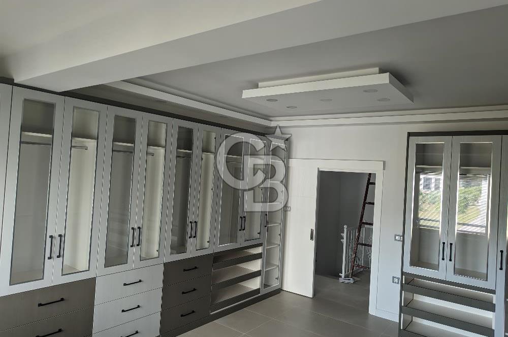 UMURBEY'DE HAVUZLU İKİZ TRİPLEKS 