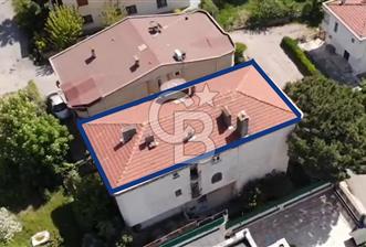 Denize 40 m Komple Satılık Bina - Geniş Bahçeli