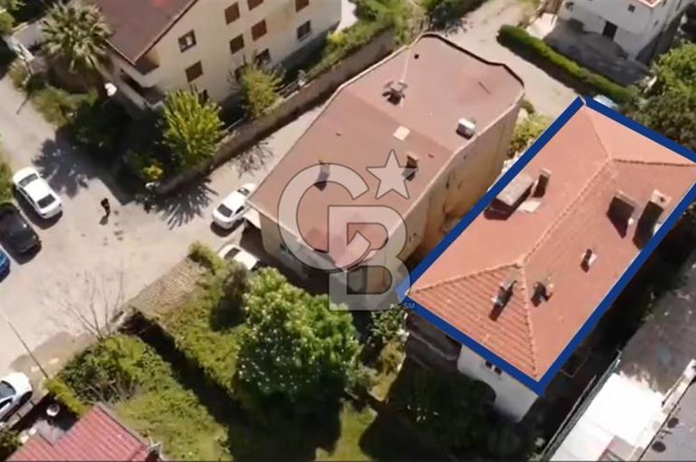 Denize 40 m Komple Satılık Bina - Geniş Bahçeli