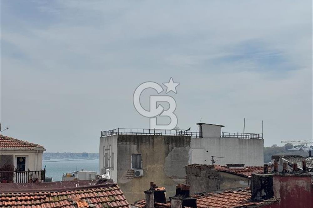 Beyoğlu Kumbaracı Yokuşunda Ortak Teraslı 4.kat 2+1 satılık