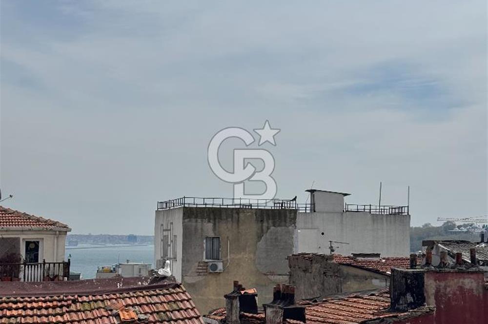 Beyoğlu Kumbaracı Yokuşunda Ortak Teraslı 4.kat 2+1 satılık