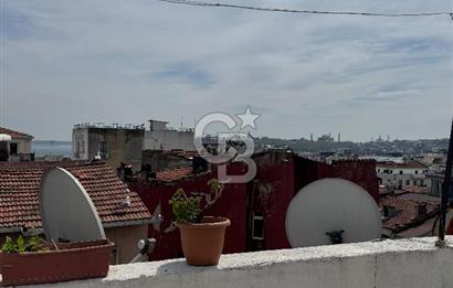Beyoğlu Kumbaracı Yokuşunda Ortak Teraslı 4.kat 2+1 satılık