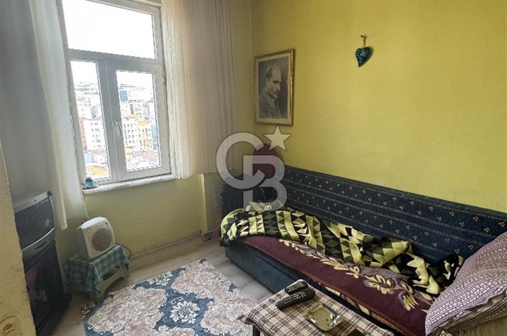 Beyoğlu Kumbaracı Yokuşunda Ortak Teraslı 4.kat 2+1 satılık