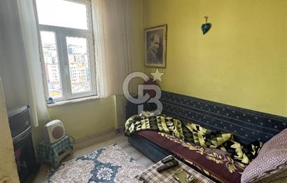 Beyoğlu Kumbaracı Yokuşunda Ortak Teraslı 4.kat 2+1 satılık