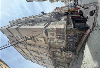 Beyoğlu Kumbaracı Yokuşunda Ortak Teraslı 4.kat 2+1 satılık