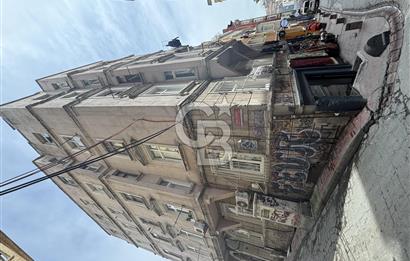 Beyoğlu Kumbaracı Yokuşunda Ortak Teraslı 4.kat 2+1 satılık