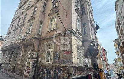 Beyoğlu Kumbaracı Yokuşunda Ortak Teraslı 4.kat 2+1 satılık