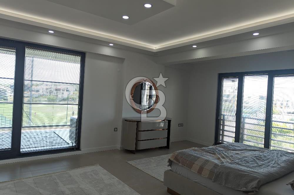 UMURBEY'DE HAVUZLU İKİZ TRİPLEKS 