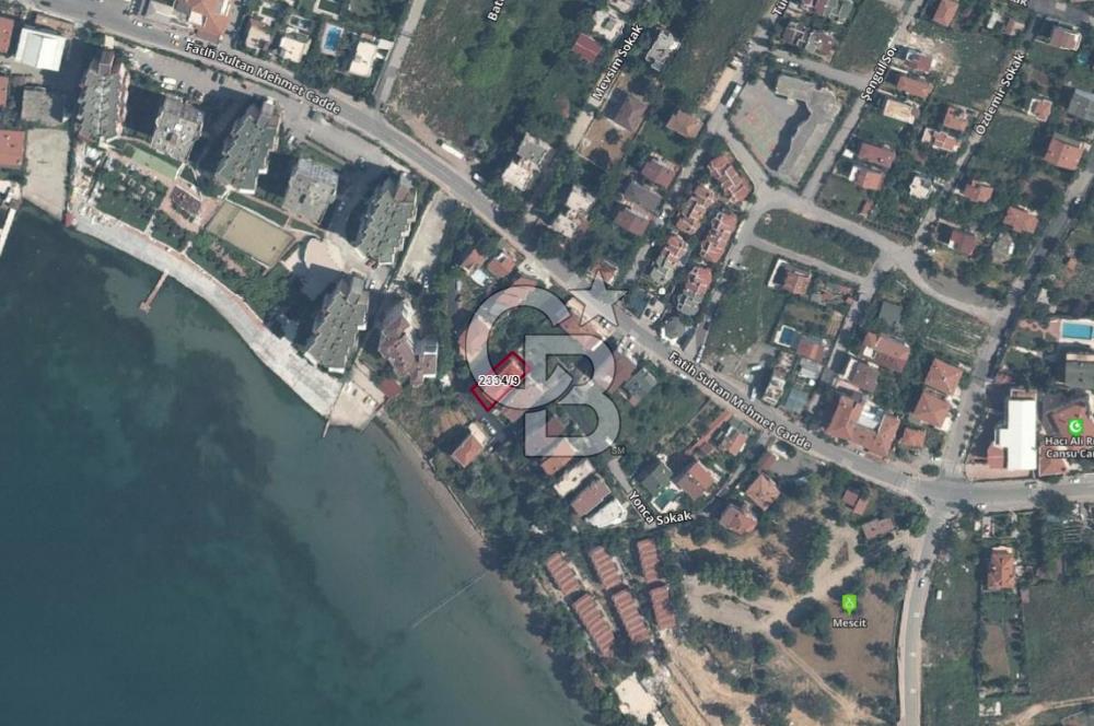 Denize 40 m Komple Satılık Bina - Geniş Bahçeli