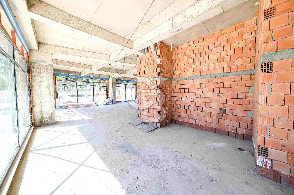 KARTAL ÜSKÜDAR CADDESİ ÜZERİNDE 197 M2 SATILIK EMSALSİZ DÜKKAN