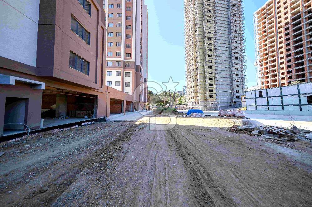 KARTAL ÜSKÜDAR CADDESİ ÜZERİNDE 197 M2 SATILIK EMSALSİZ DÜKKAN