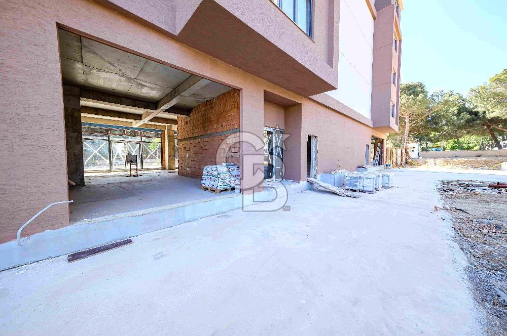 KARTAL ÜSKÜDAR CADDESİ ÜZERİNDE 197 M2 SATILIK EMSALSİZ DÜKKAN