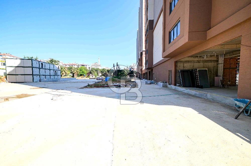 KARTAL ÜSKÜDAR CADDESİ ÜZERİNDE 197 M2 SATILIK EMSALSİZ DÜKKAN
