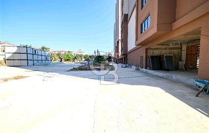 KARTAL ÜSKÜDAR CADDESİ ÜZERİNDE 197 M2 SATILIK EMSALSİZ DÜKKAN