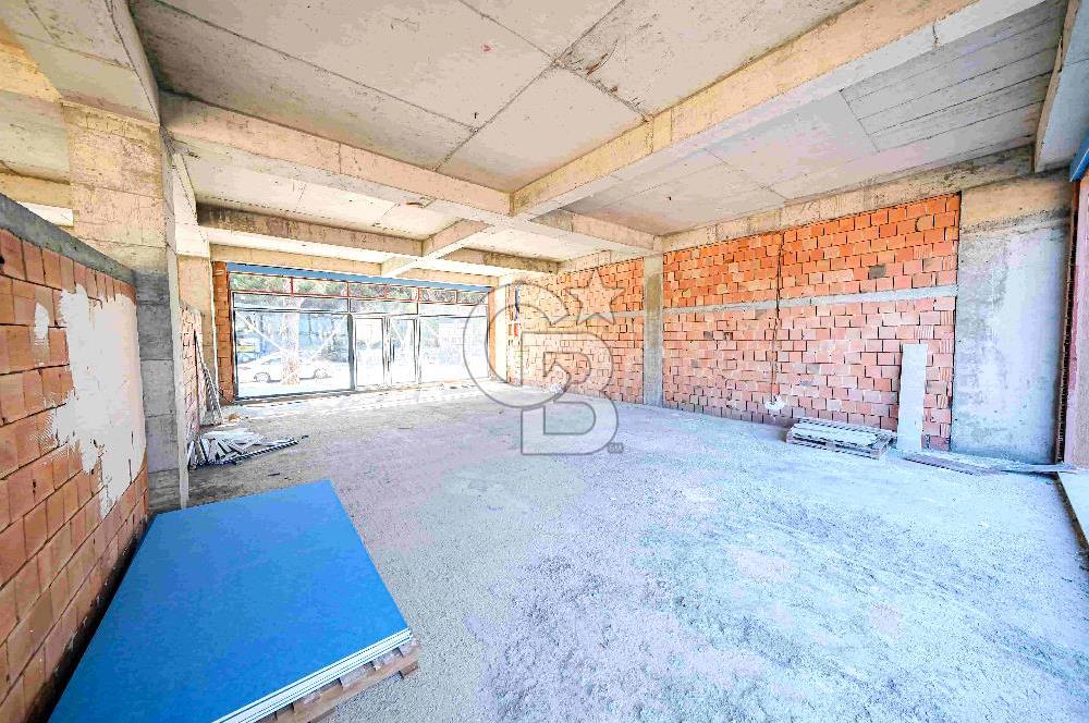 KARTAL ÜSKÜDAR CADDESİ ÜZERİNDE 197 M2 SATILIK EMSALSİZ DÜKKAN