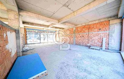 KARTAL ÜSKÜDAR CADDESİ ÜZERİNDE 197 M2 SATILIK EMSALSİZ DÜKKAN