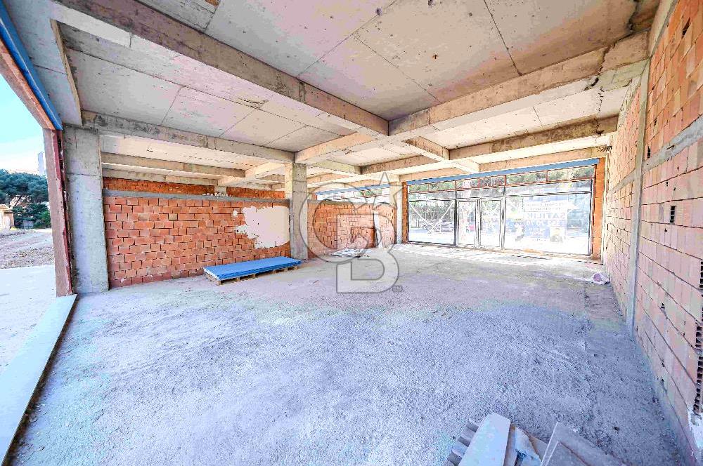 KARTAL ÜSKÜDAR CADDESİ ÜZERİNDE 197 M2 SATILIK EMSALSİZ DÜKKAN
