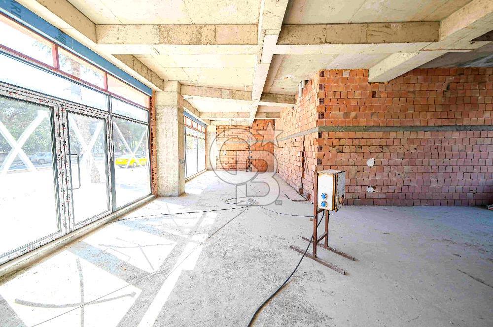 KARTAL ÜSKÜDAR CADDESİ ÜZERİNDE 197 M2 SATILIK EMSALSİZ DÜKKAN