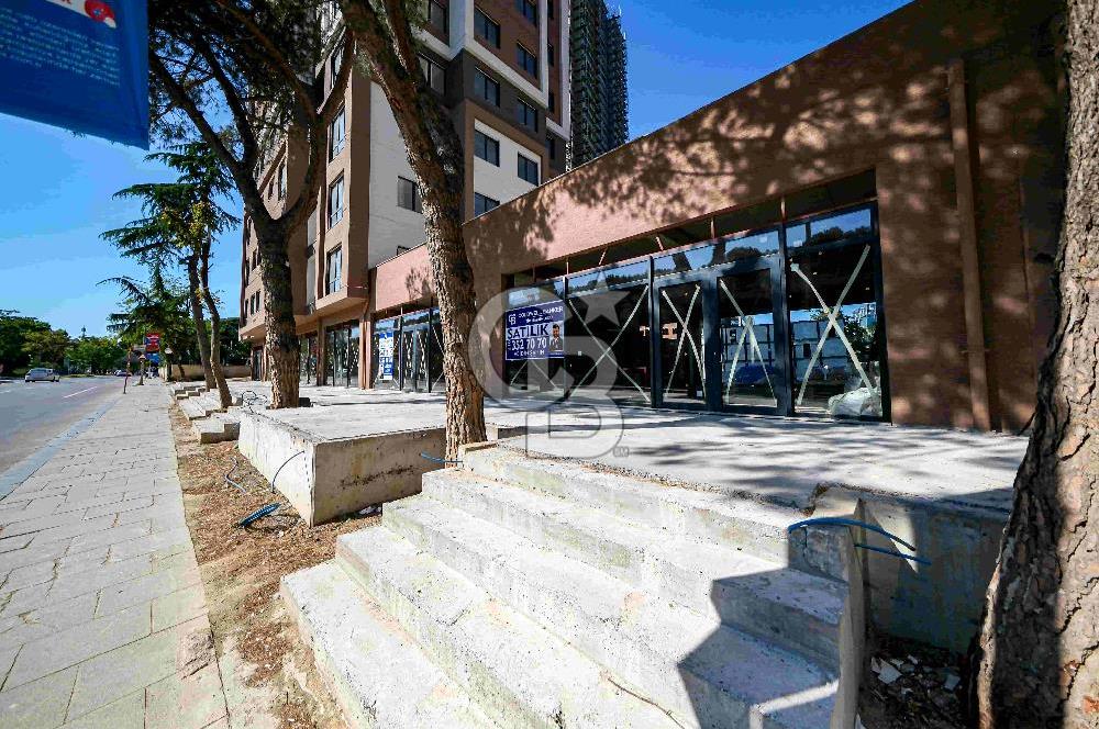 KARTAL ÜSKÜDAR CADDESİ ÜZERİNDE 197 M2 SATILIK EMSALSİZ DÜKKAN
