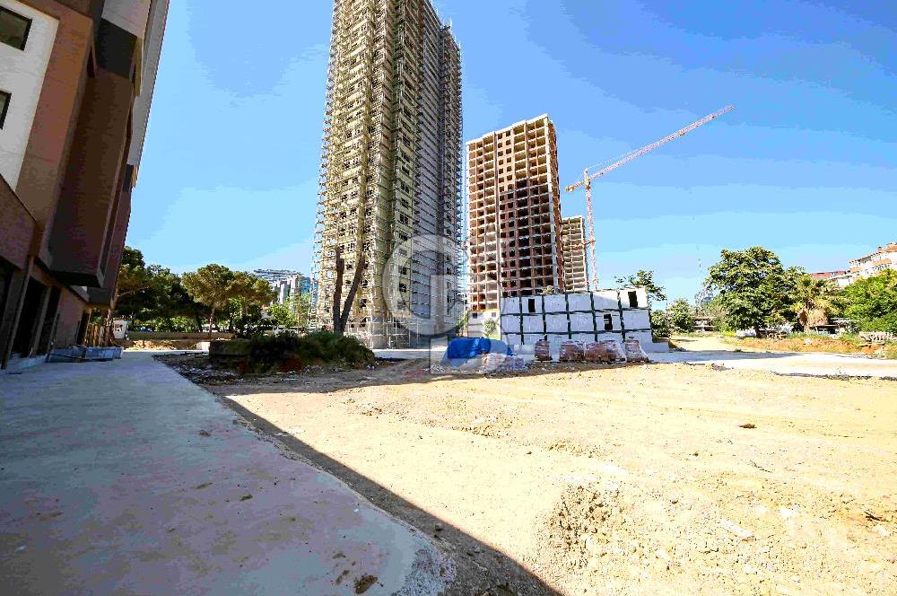 KARTAL ÜSKÜDAR CADDESİ ÜZERİNDE 197 M2 SATILIK EMSALSİZ DÜKKAN