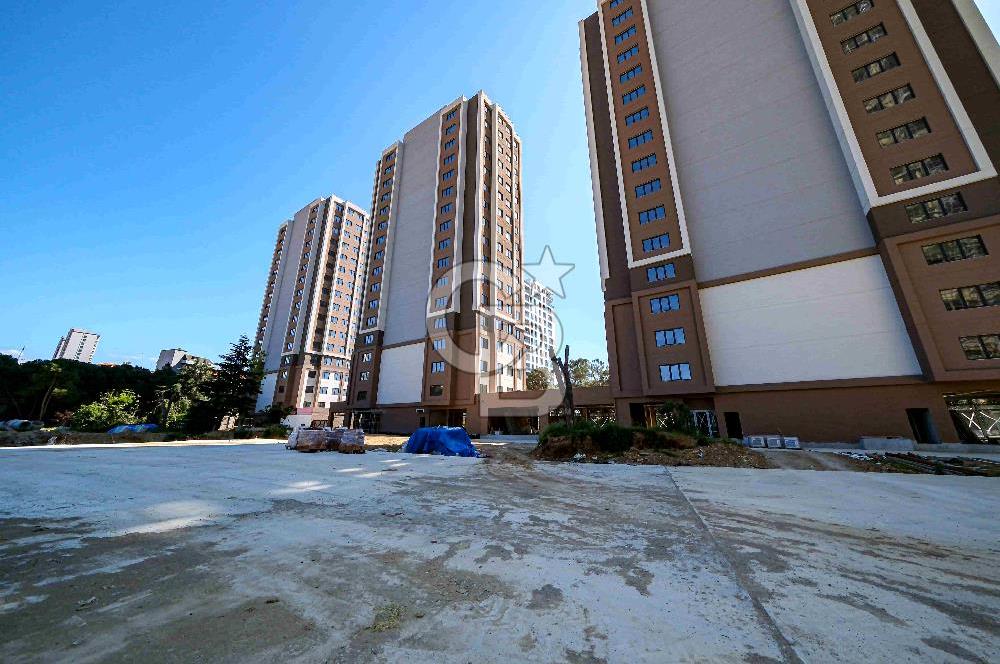 KARTAL ÜSKÜDAR CADDESİ ÜZERİNDE 197 M2 SATILIK EMSALSİZ DÜKKAN