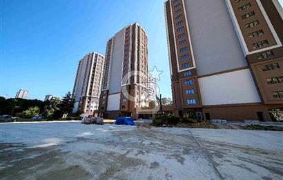 KARTAL ÜSKÜDAR CADDESİ ÜZERİNDE 197 M2 SATILIK EMSALSİZ DÜKKAN