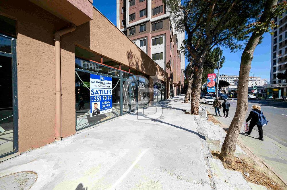 KARTAL ÜSKÜDAR CADDESİ ÜZERİNDE 197 M2 SATILIK EMSALSİZ DÜKKAN