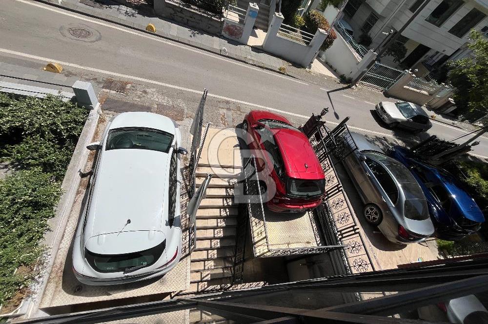 KOŞUYOLU Caddeye 1.Paralelde çok iyi konumda 390 m2 KİRALIK BİNA
