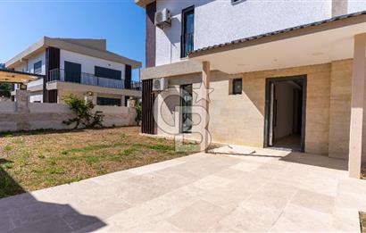 ÇEŞME FENERBURNU'NDA DENİZ MANZARALI 7+2 MÜSTAKİL HAVUZLU VİLLA
